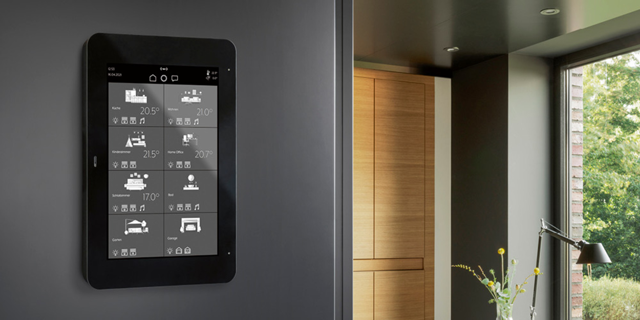 JUNG Smart Panel 8 bei Elektro-Leps GmbH in Dessau